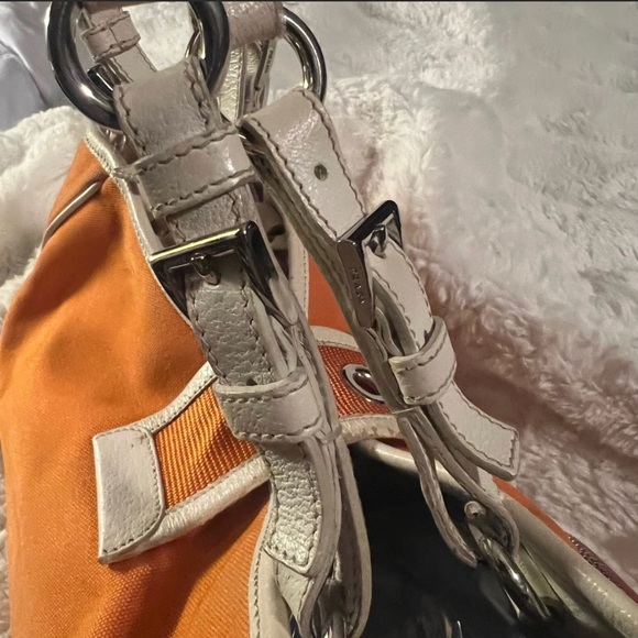 #31027 🔥Hot Pick🔥Prada 💕❤️ Beautiful Preloved Prada shoulder bag - Picture 12 of 16